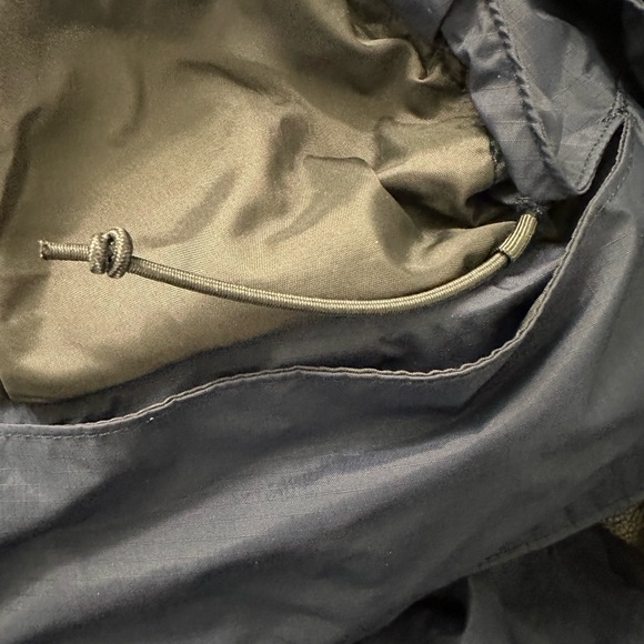 The North Face Men's Navy Blue HyVent Hooded Jacket Large Waterproof Hiking EUC - Picture 5 of 11